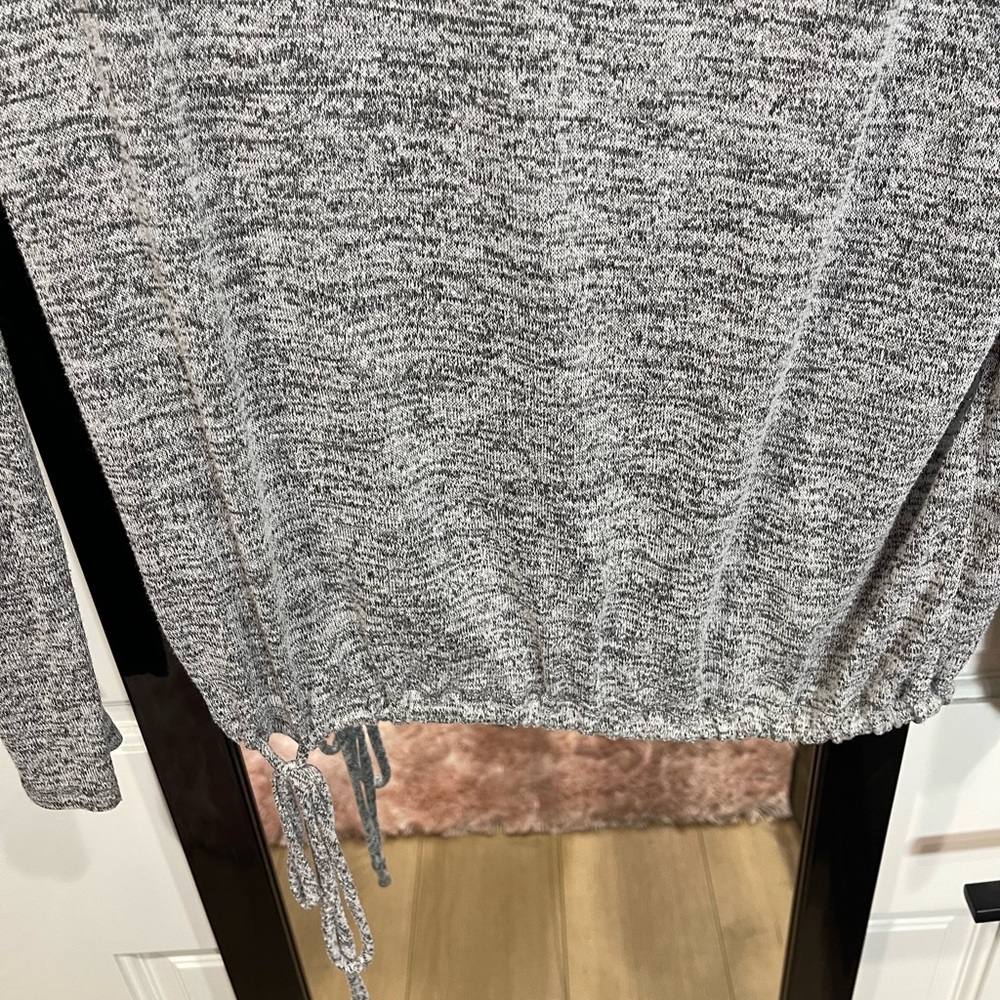 Color Thread gray knit, sweater, size medium - Picture 4 of 6